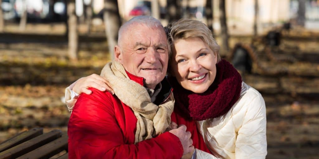 senior_couple_red_Sm_600258794