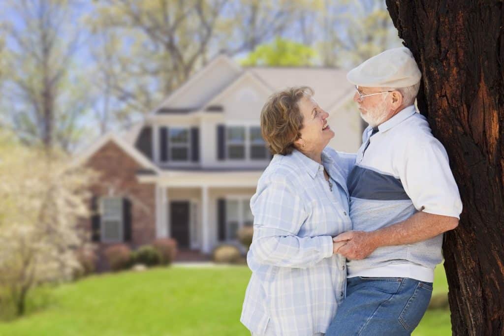 senior_couple_home_Ed_145552366